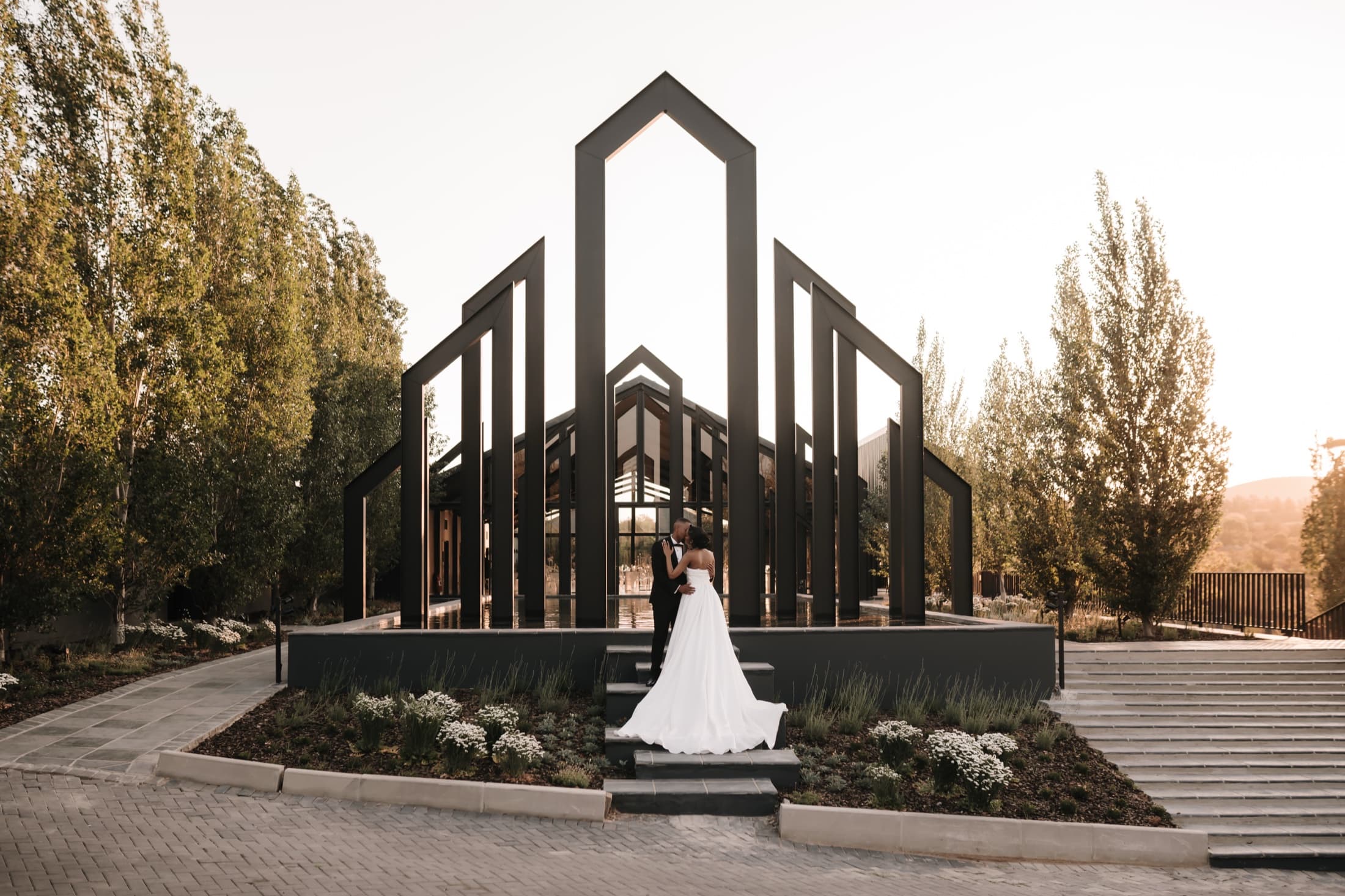 The bride at the gate monument